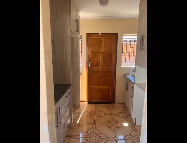 2 BEDROOM HOUSE FOR SALE IN MMABATHO 15